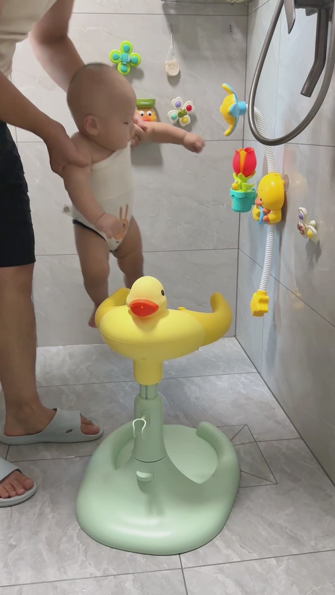 Load video: Baby Duck Bath Support Toy + Gift Hat